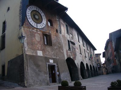 Piazza dell’orologio -Gianfranco Massetti (wikipedia) CC BY-SA 4.0