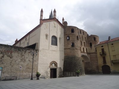 Cattedrale_San_Giusto_e_Porta_Savoia